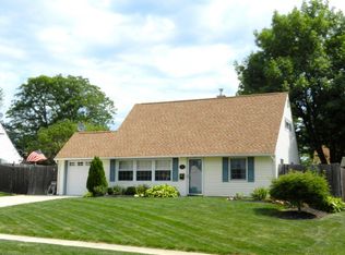 74 Cobalt Ridge Dr E, Levittown, PA 19057