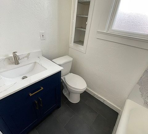4th image of 960 Pine St #34