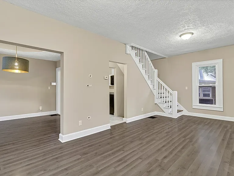 330 Bernard Ave — Photo 29