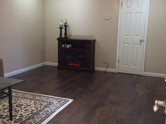2nd image of 2076 Oakwood Dr #2