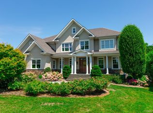 147 Eaton Ln, West Islip, NY 11795