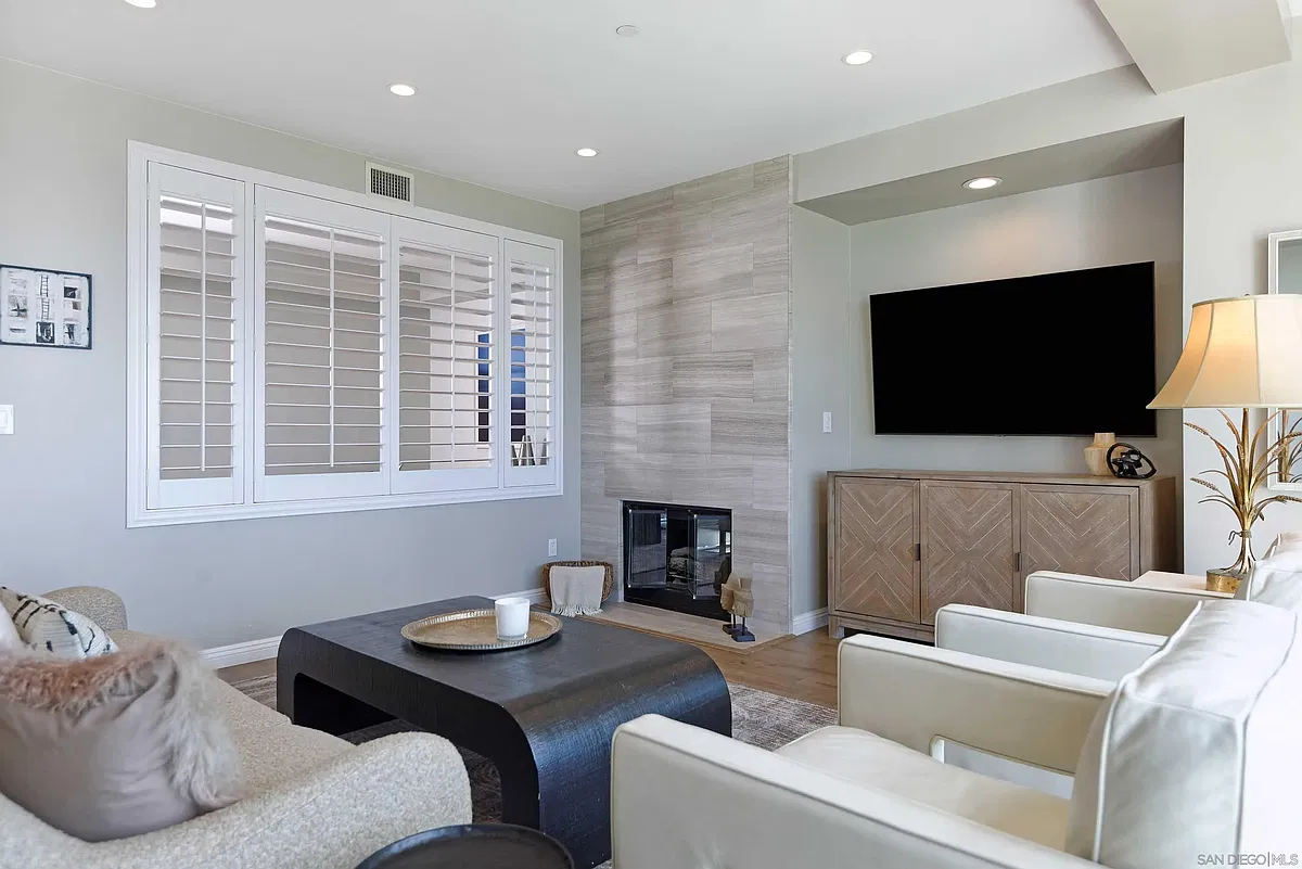 Building Photo - 5430 La Jolla Blvd #C202