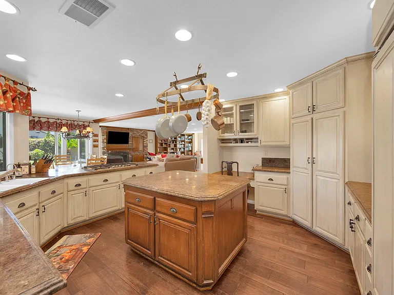 24961 Sandridge Cir — Photo 11