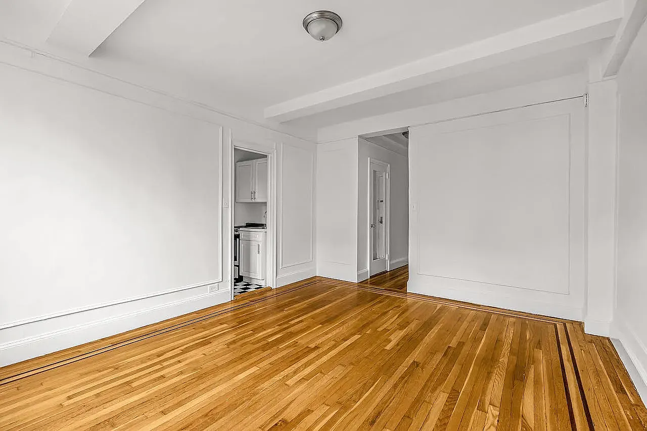 208 W 23rd St — Photo 2
