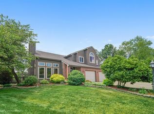 2102 Shadowood Ct, Valparaiso, IN 46383