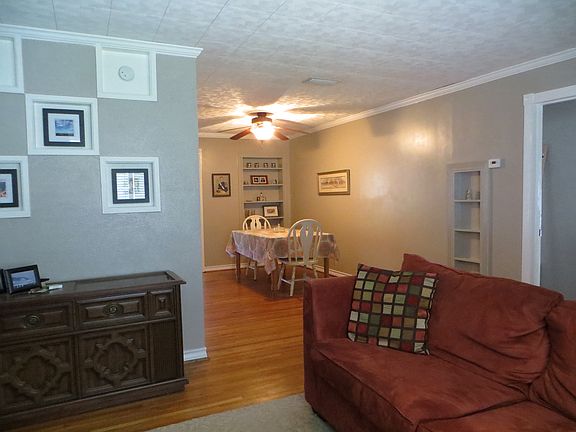 Looking to Dining room