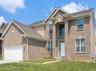 5181 Trailwood Ln, Warren, MI 48092