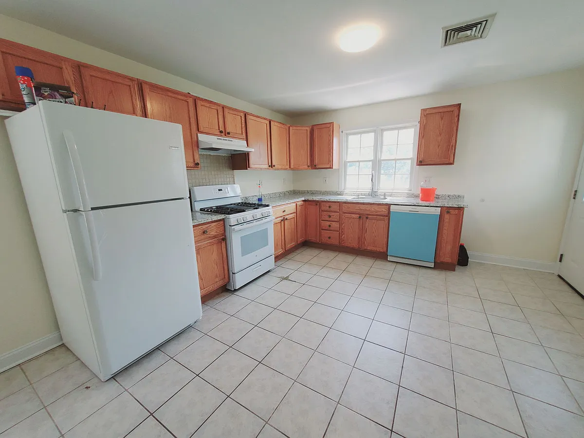 Building Photo - 35 Woodrow St #2