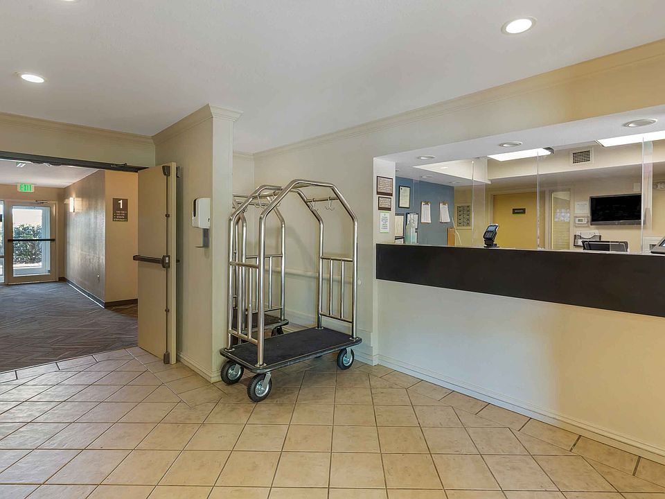 Lobby and Guest Check-in