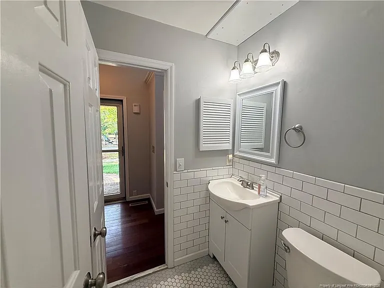 155 S Ashe St — Photo 14