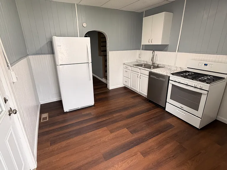 Oak Ave — Photo 8