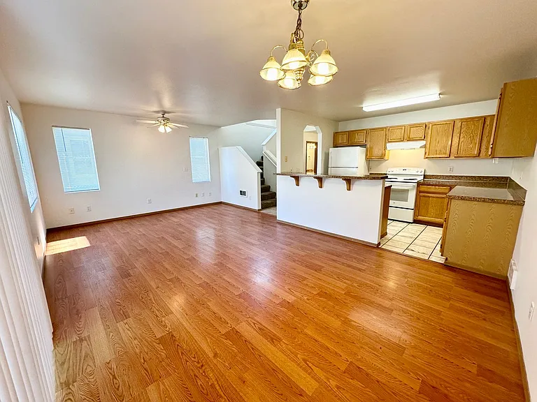 2103 N Yellowstone St — Photo 18