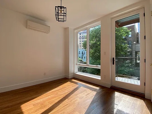 Rented by EXR | media 4