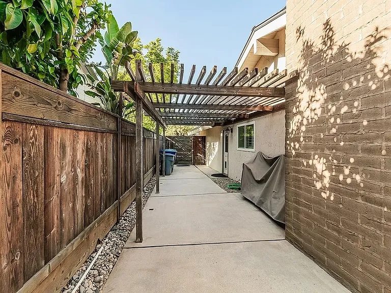 3421 W Los Altos Ave — Photo 23