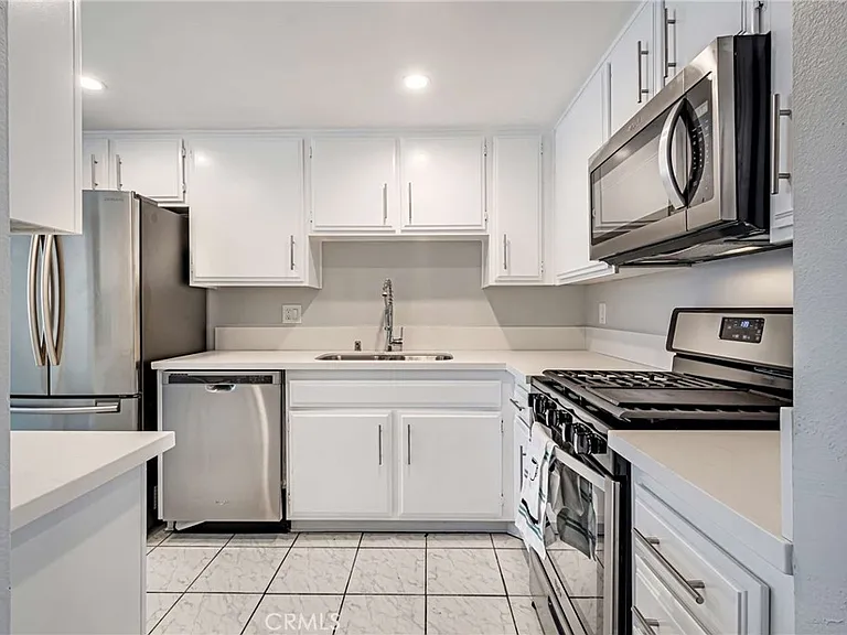 6323 Reseda Blvd #2 — Photo 4