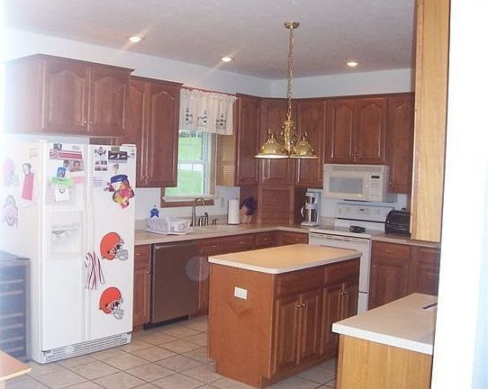 3rd image of 16 Bradford Dr