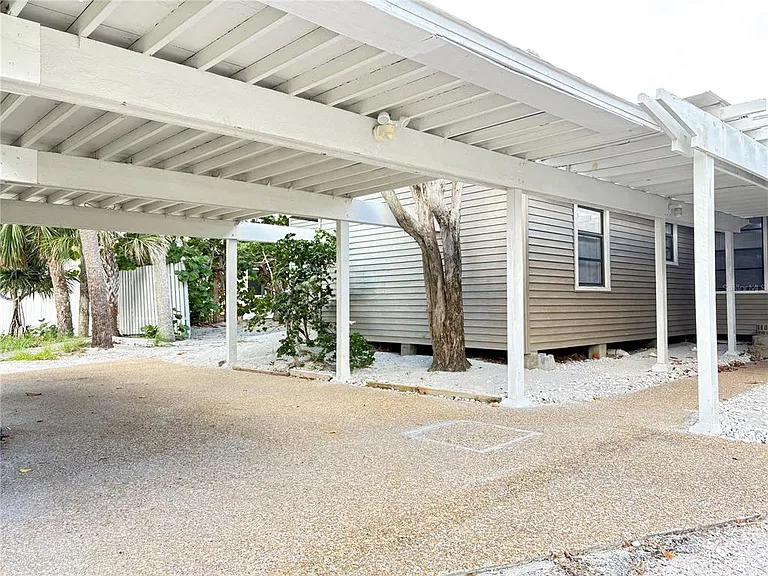 2823 Gulf Of Mexico Dr — Photo 36