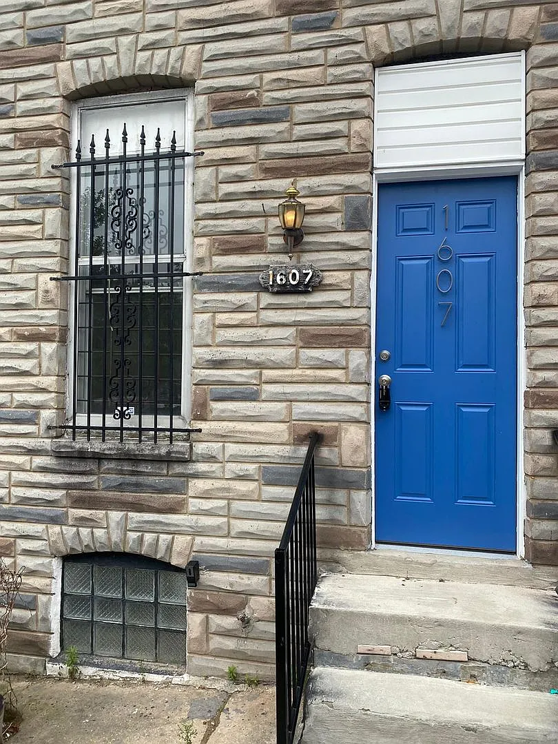 1607 Hakesley Pl — Photo 2