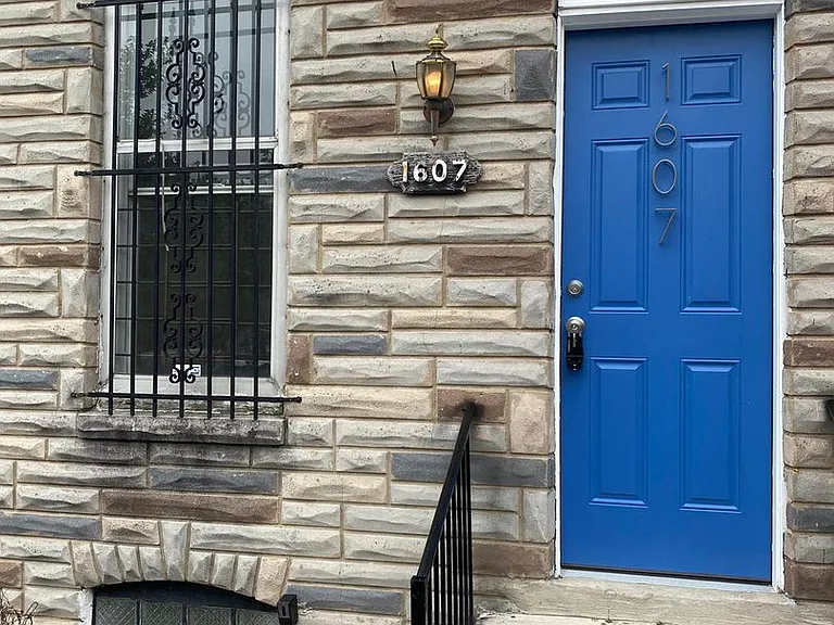 1607 Hakesley Pl — Photo 2