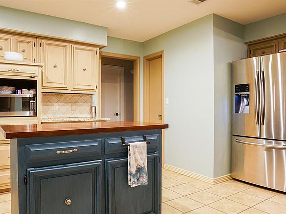 5th image of 1021 Oxfordshire Dr