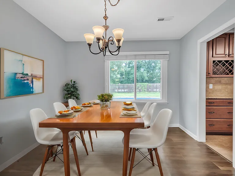 302 Lampros Ct — Photo 4