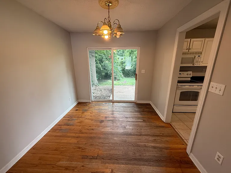 708 E Culton St — Photo 5