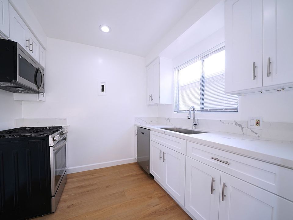 1st image of 12410 Chandler Blvd #13
