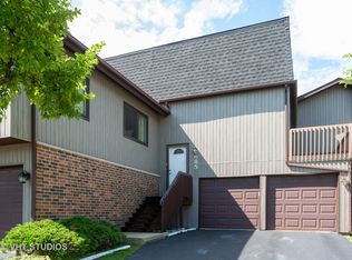 685 High Ridge Rd, Roselle, IL 60172