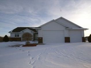 264 Whispering Hills Dr, Saint Charles, MN 55972