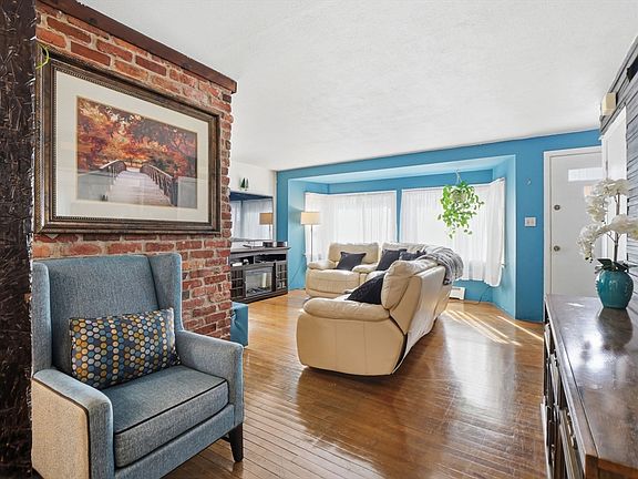 5th image of 28 Court St