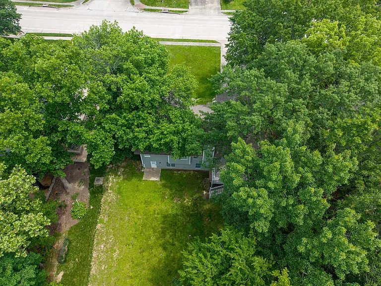 2301 Grant Ln — Photo 48