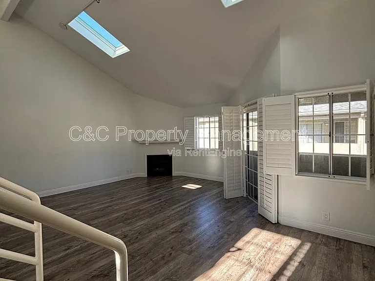 533 W 23rd St #9 — Photo 4
