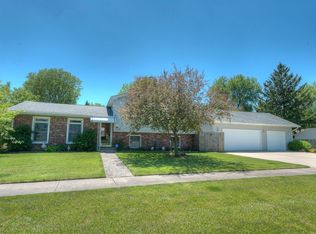 10000 Garfield Ct, Crown Point, IN 46307