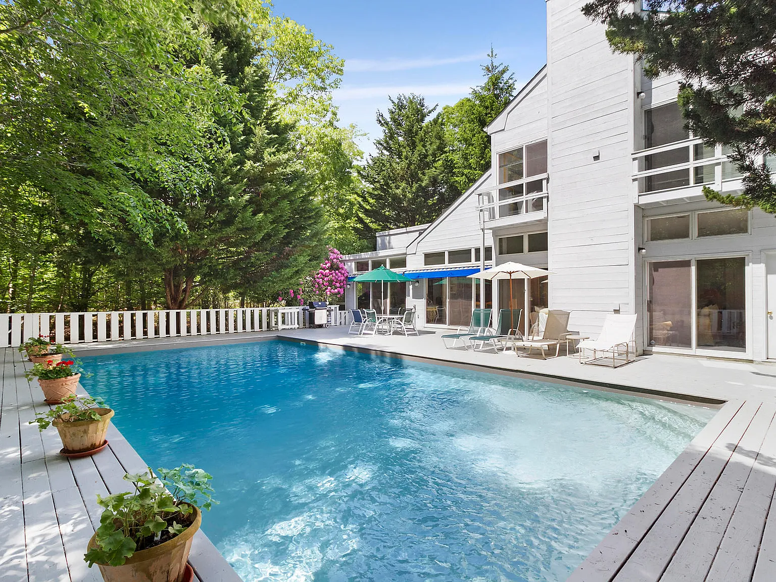 Exceptional Living Space - Great Value Summer Rental — Photo 1