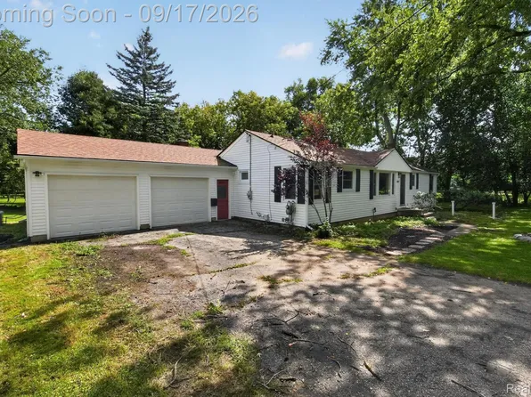 807 S Oak St, Fenton, MI 48430