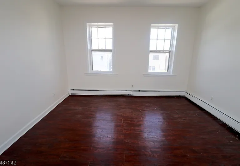 160-164 New York Ave #3 — Photo 4