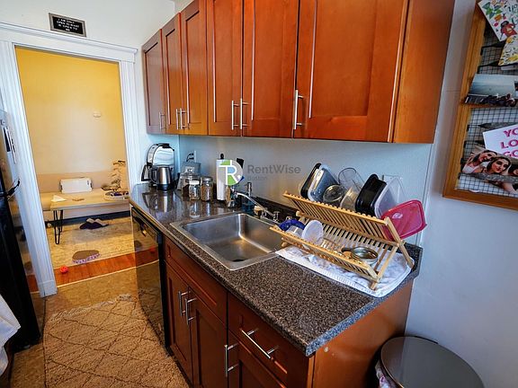 3rd image of 122 Washington St #13