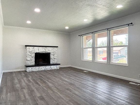 3rd image of 856 E Park Mesa Way