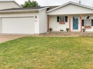 2828 Rutherford Dr, Bloomington, IL 61705