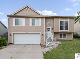 7403 Braun St, La Vista, NE 68128