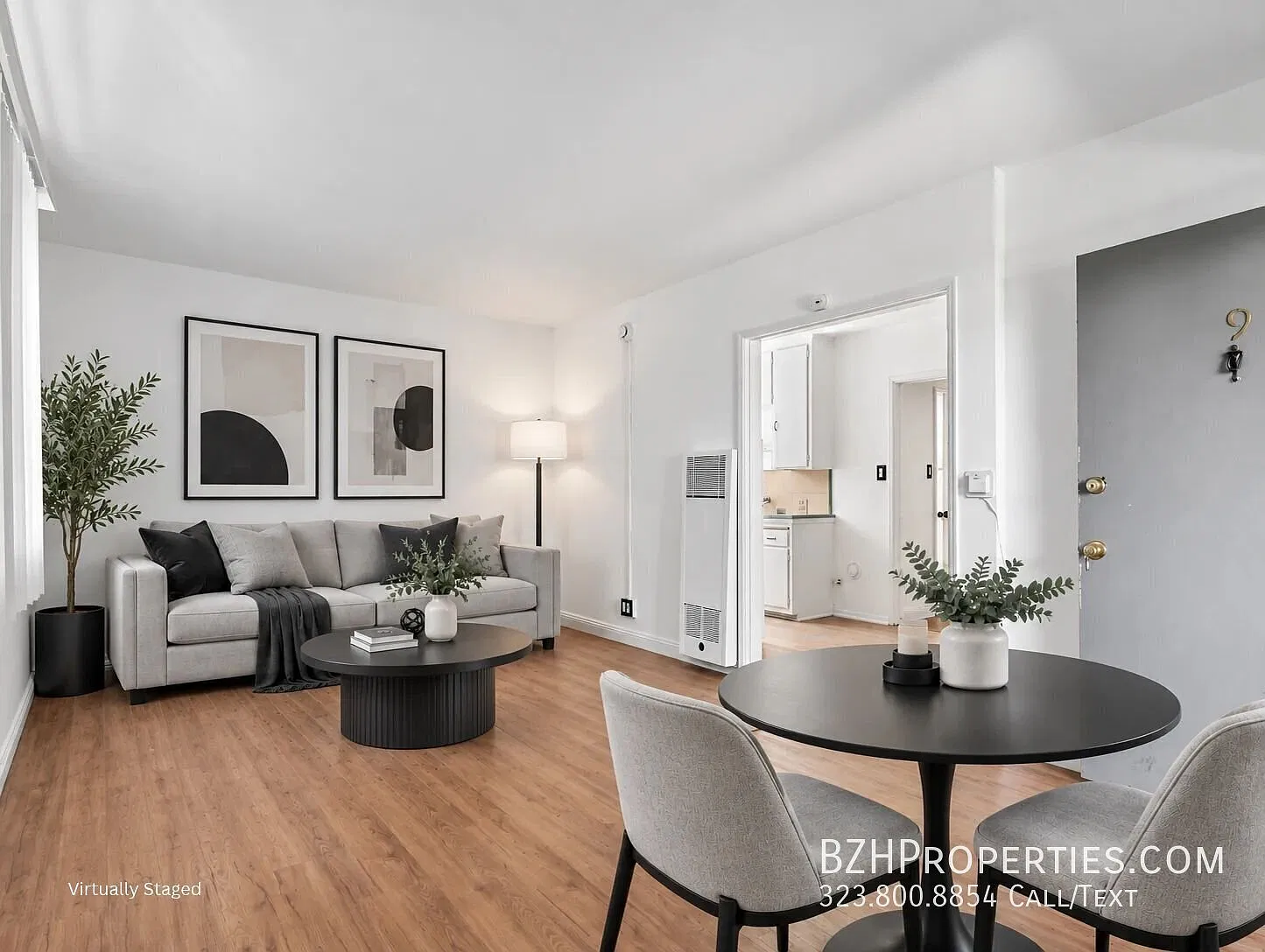 Classic Los Feliz One Bedroom with Parking Available — Photo 1