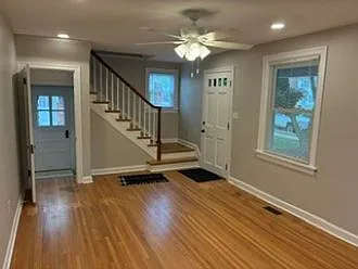 3 bed, 1100 sqft, $2,100 — Photo 3