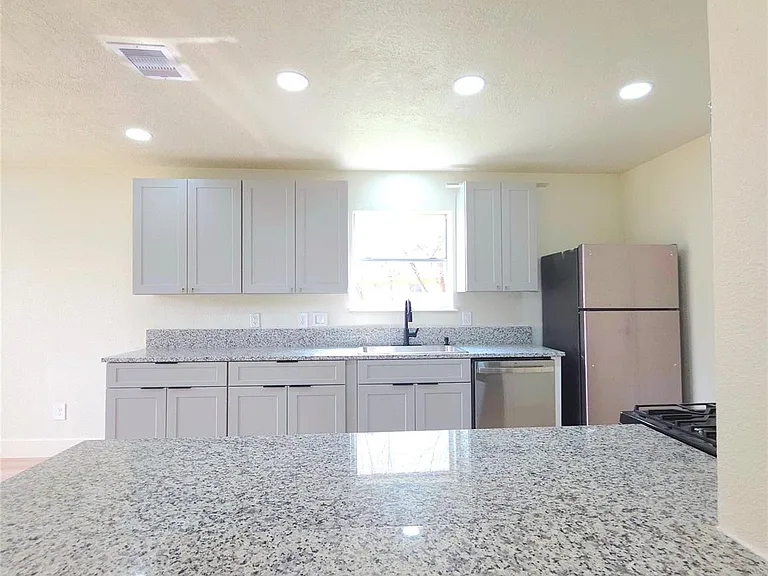 6706 Dinner Creek Ct — Photo 13