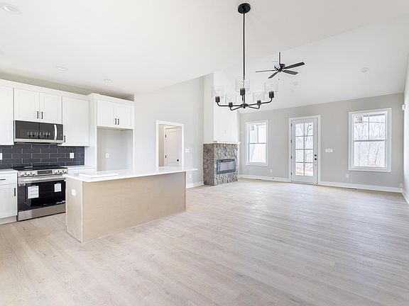 4th image of 50 Hawkins Ridge Rd E