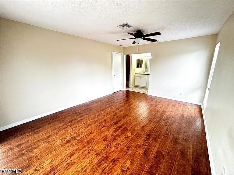 5660 Foxlake Dr — Photo 10
