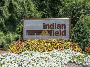 63 Indianfield Ct, Mahwah, NJ 07430