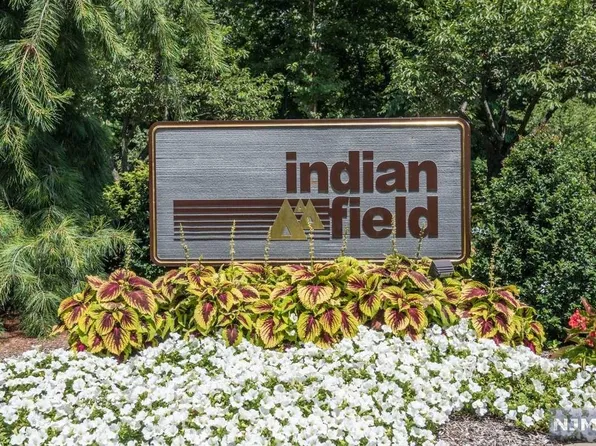 63 Indianfield Ct, Mahwah, NJ 07430