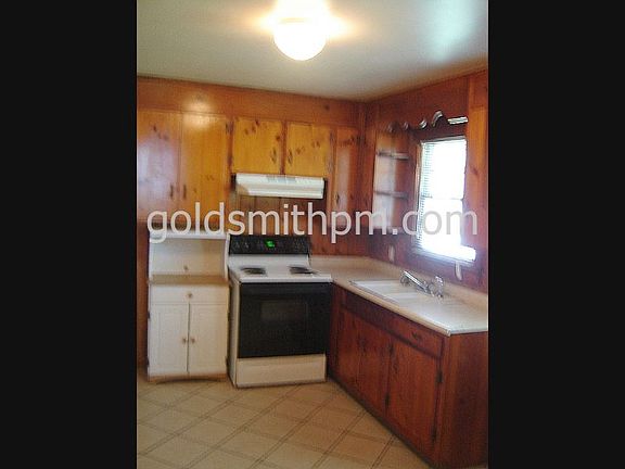 3rd image of 6 Aiken Cir