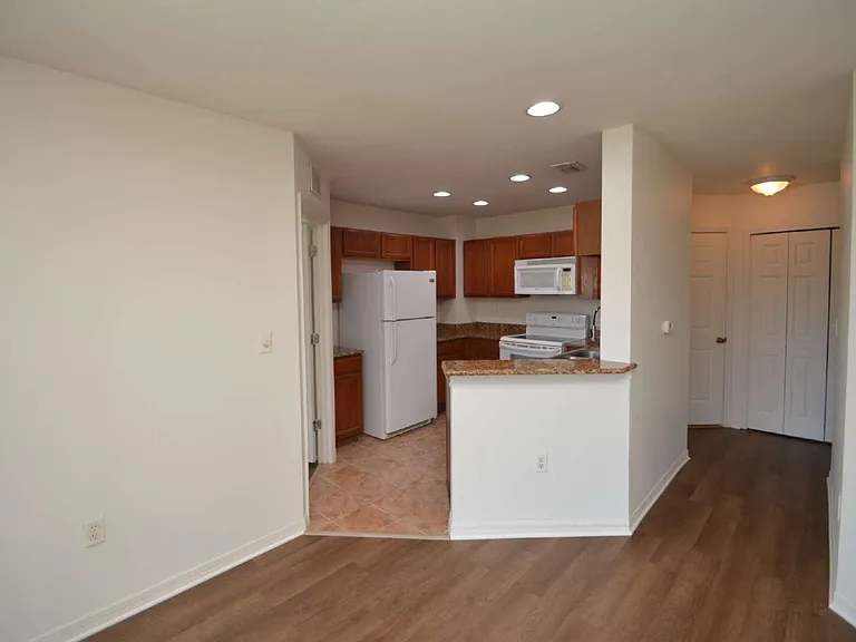 4600 E Moody Blvd #4H — Photo 11