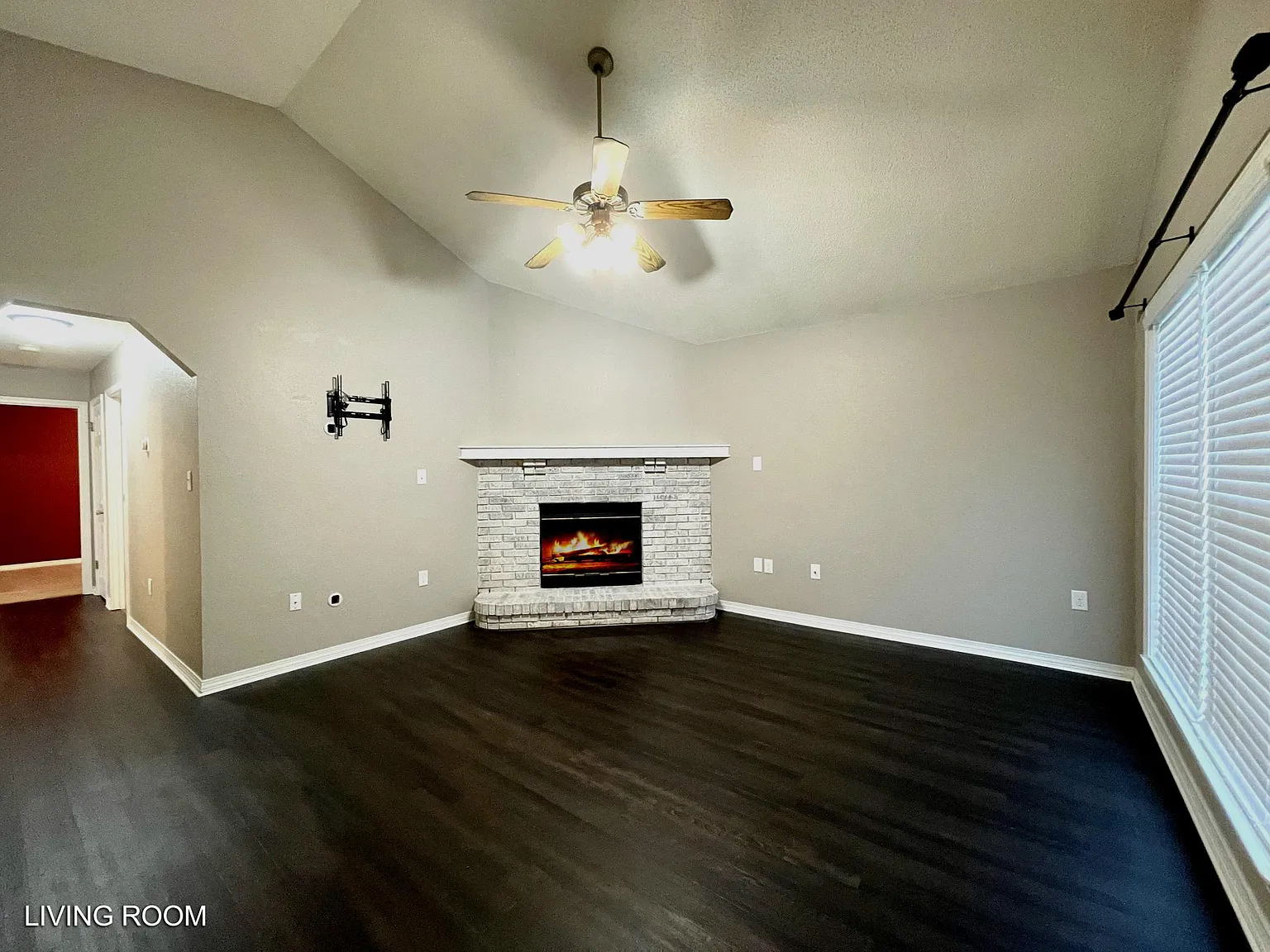 3 bed, 1400 sqft, $1,800 — Photo 4